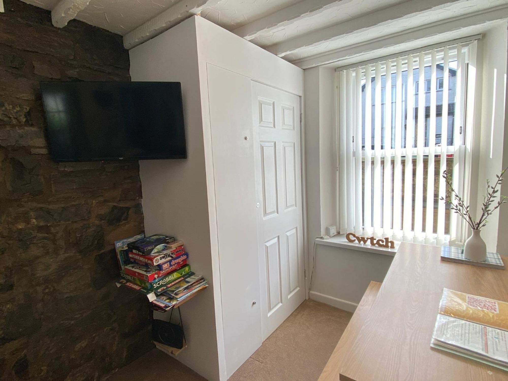 The Cwtch, Log Fire, Sleeps 6, Nr Zip World, Brecon And Bike Park Wales Βίλα Aberdare Εξωτερικό φωτογραφία